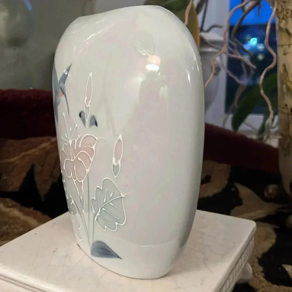 OTAGIRI Hand Painted Humm Floral Embossed Vase Vintage EXCELLENT Condition - Picture 2 of 15